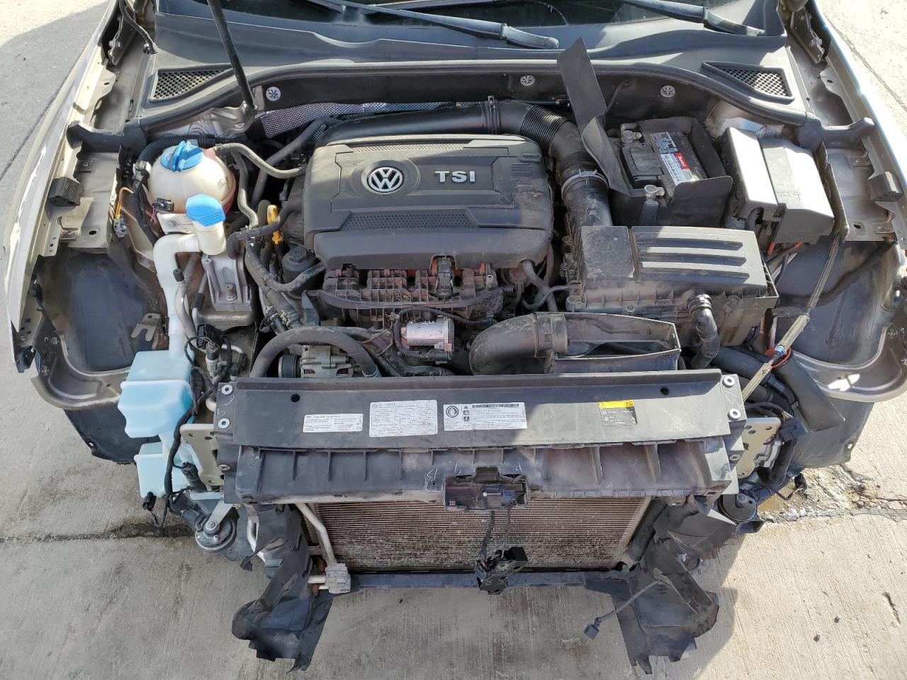 2016 Volkswagen Passat - Image 11