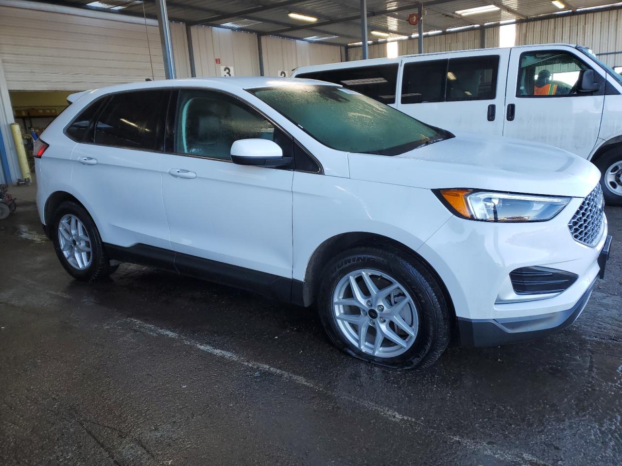 2023 Ford Edge - Image 4