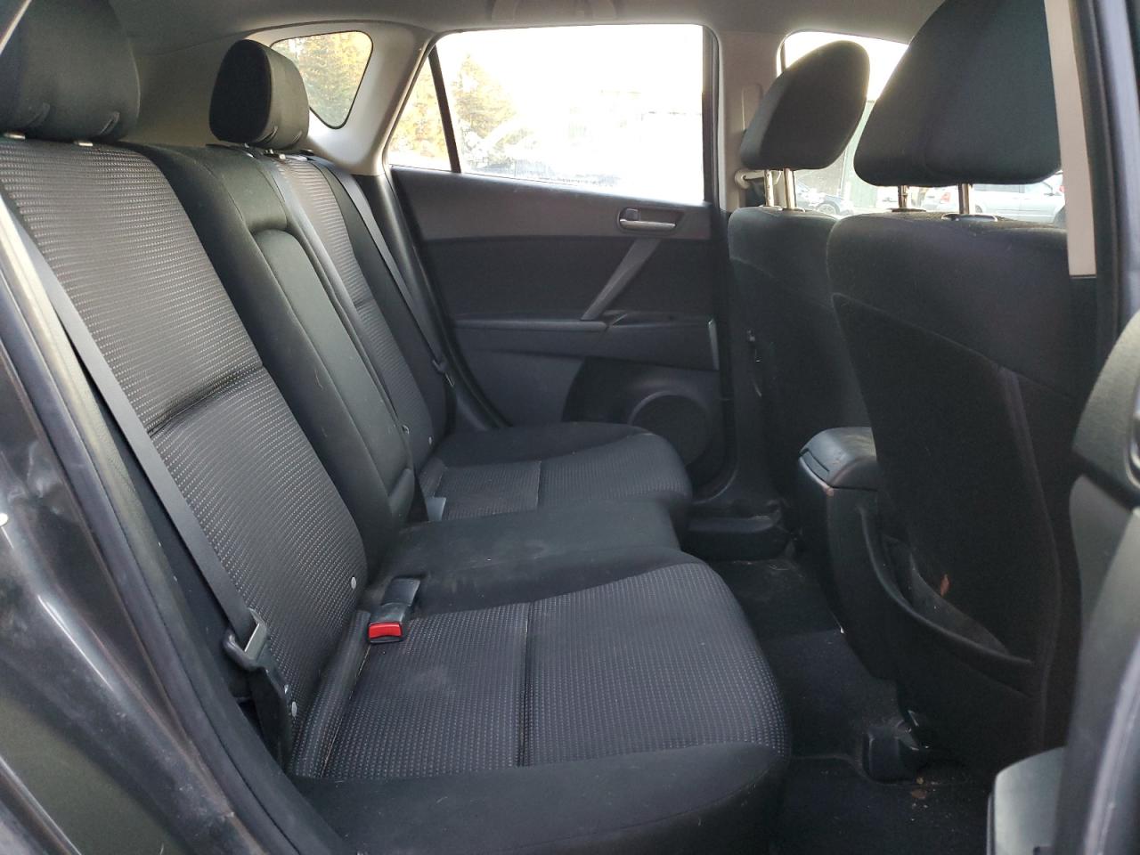 2013 Mazda 3 - Image 11