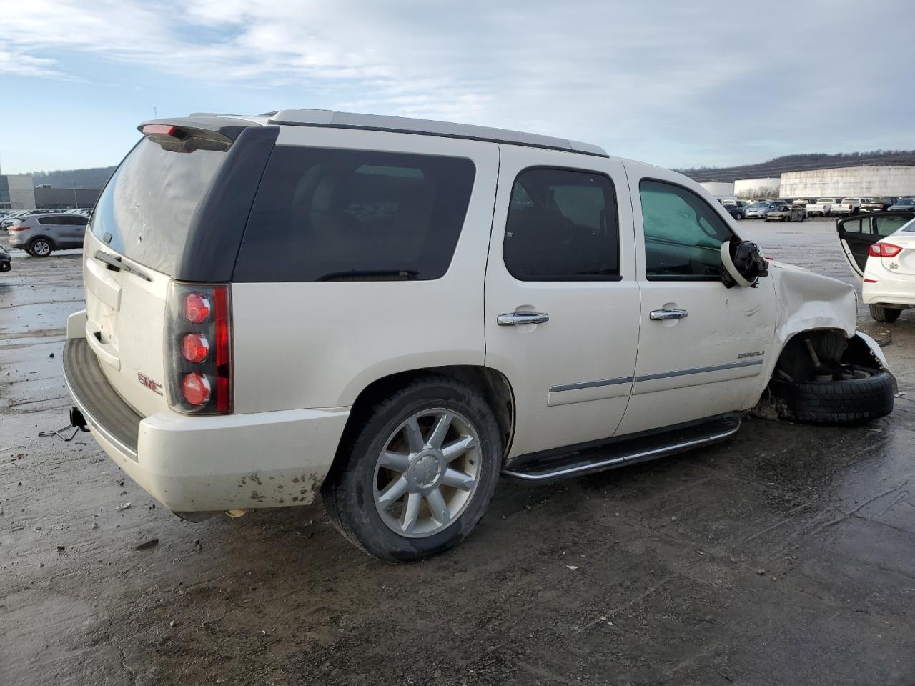 2011 GMC Yukon - Image 3