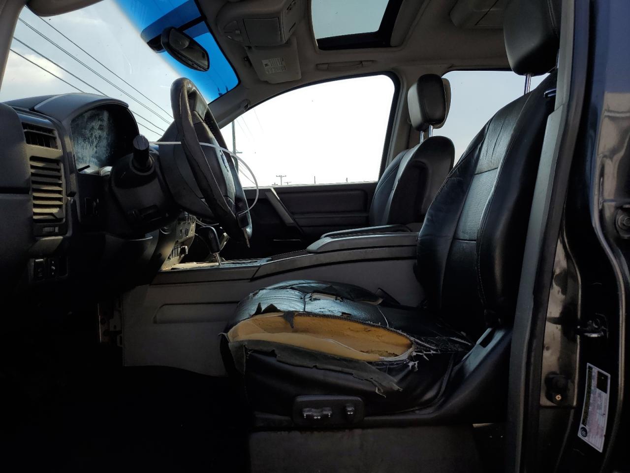 2004 Nissan Armada - Image 7