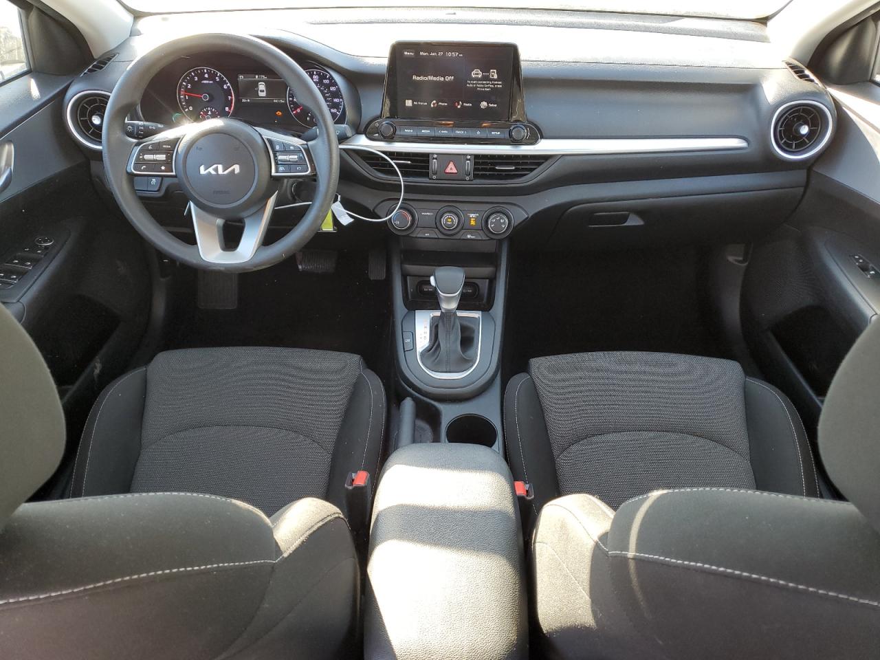 2023 Kia Forte - Image 8