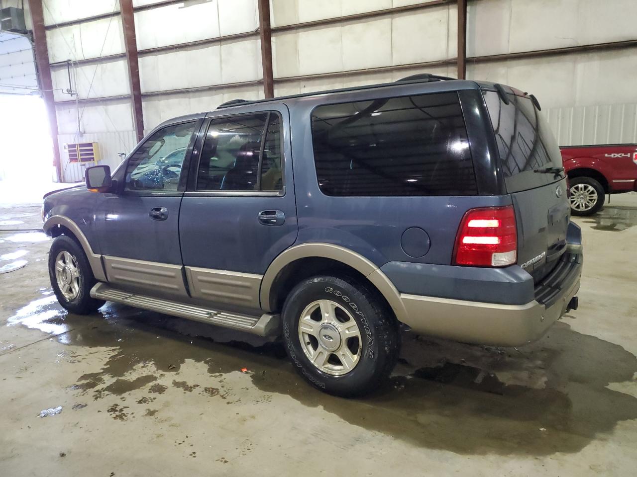 2004 Ford Expedition - Image 2