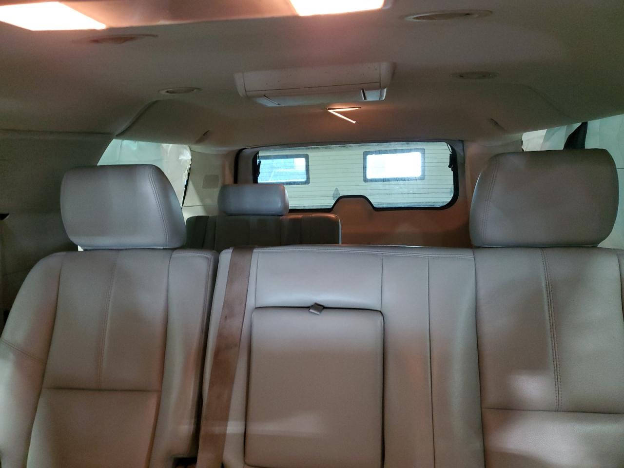 2014 Chevrolet Suburban - Image 10
