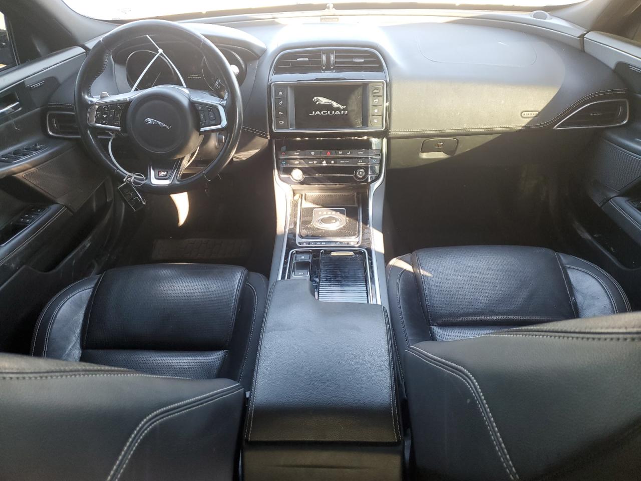 2018 Jaguar XE - Image 8