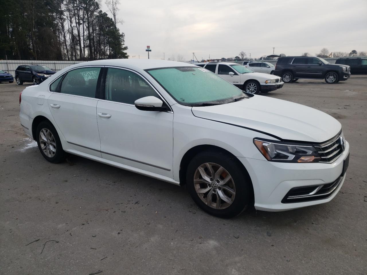 2016 Volkswagen Passat - Image 4