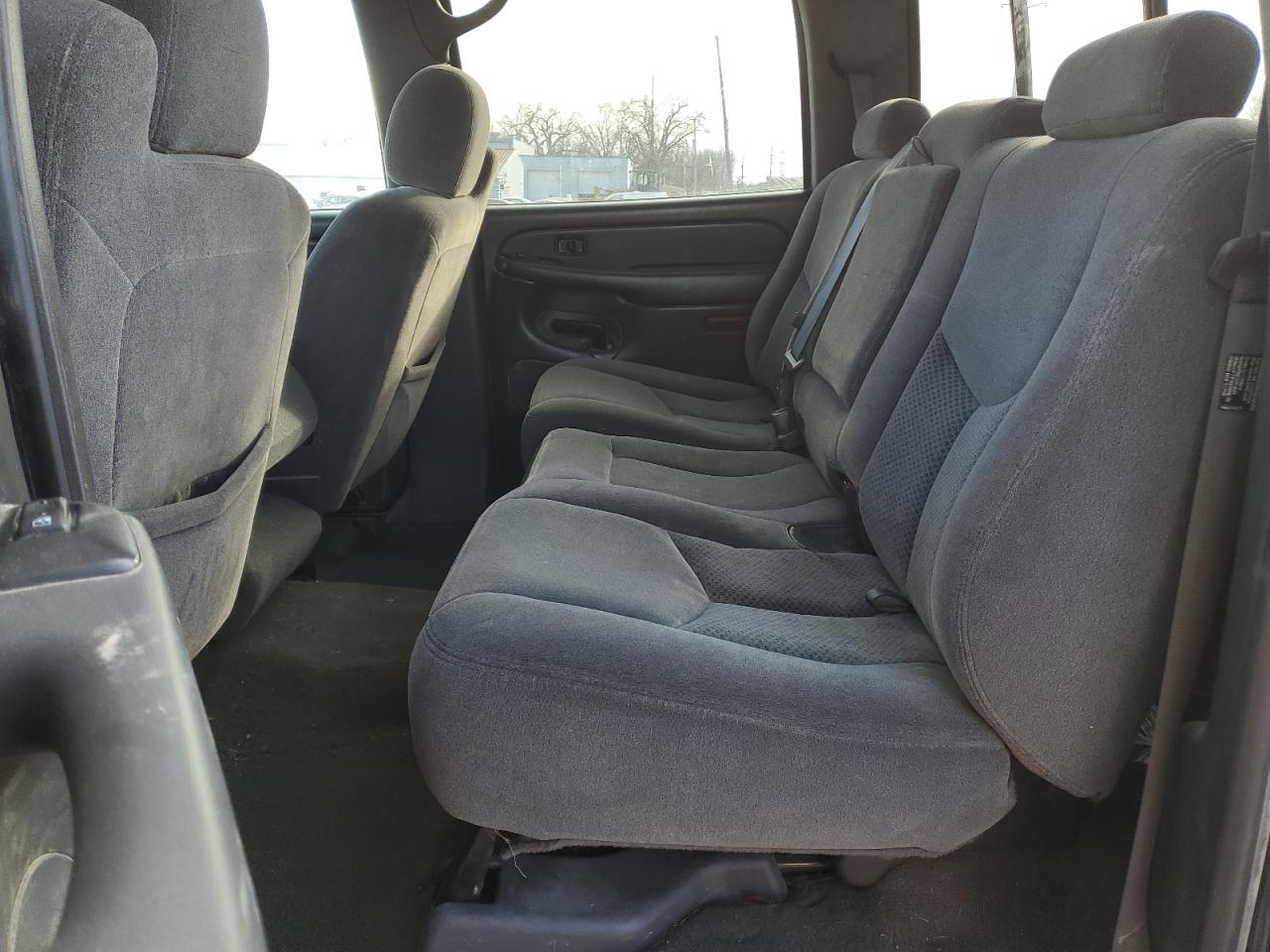 2006 Chevrolet Silverado - Image 10