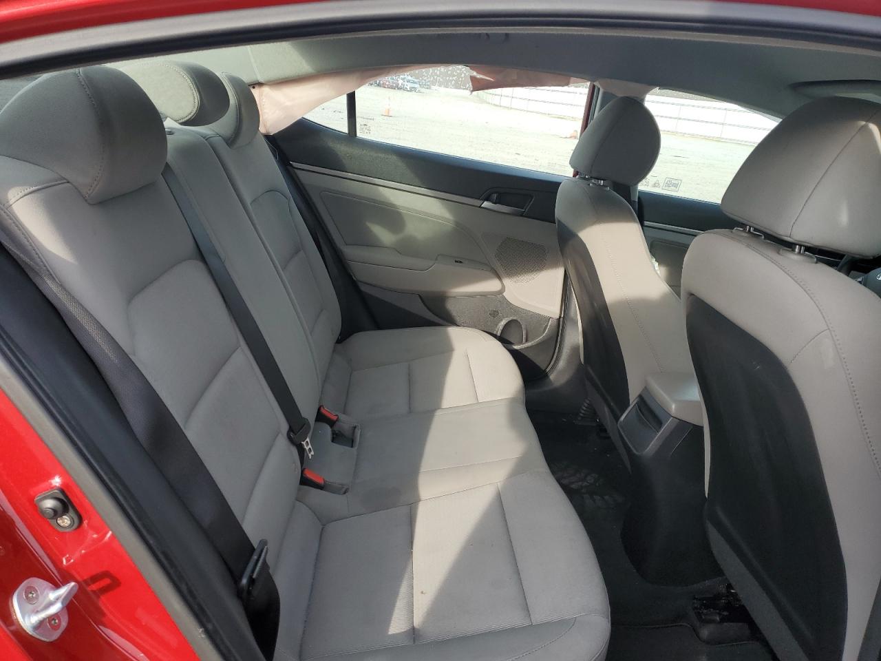 2017 Hyundai Elantra - Image 10
