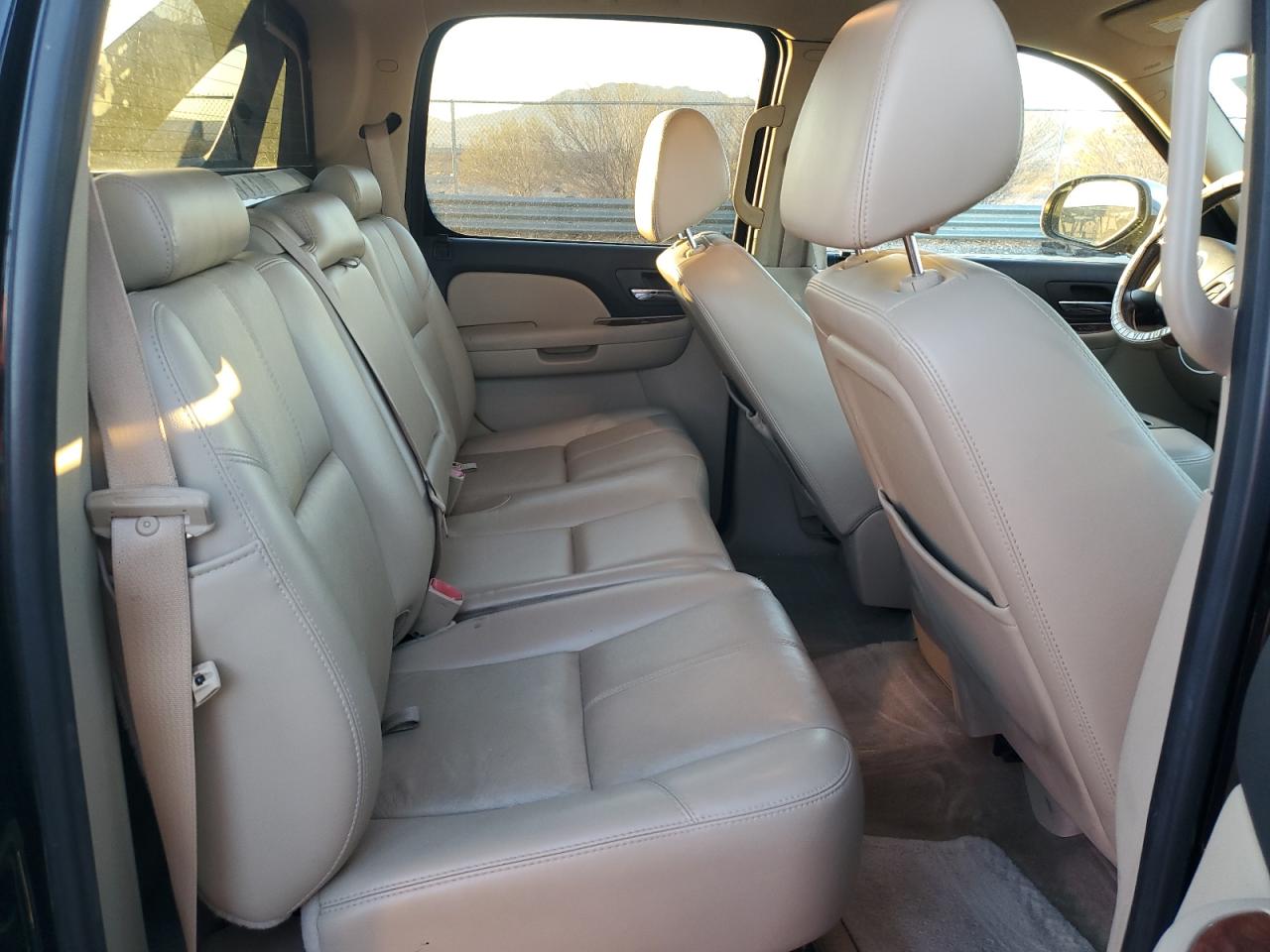 2008 Chevrolet Avalanche - Image 11