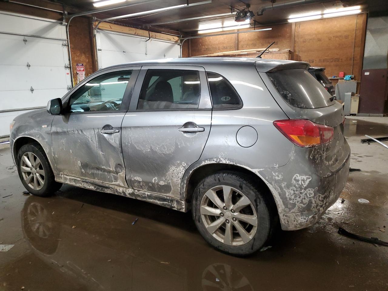 2015 Mitsubishi Outlander - Image 2