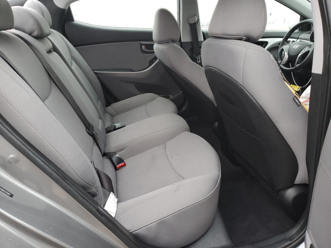 2013 Hyundai Elantra - Image 11