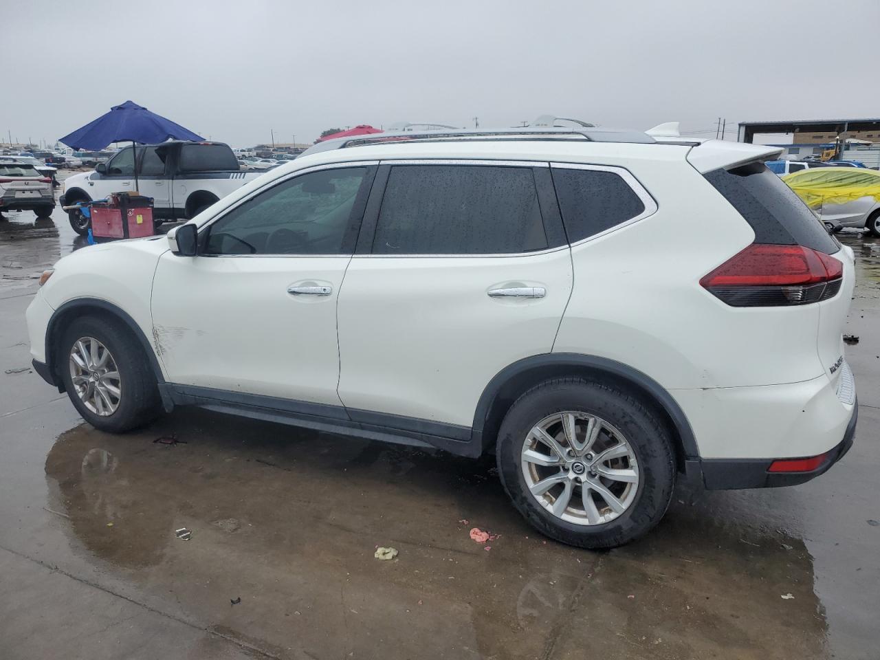 2019 Nissan Rogue - Image 2