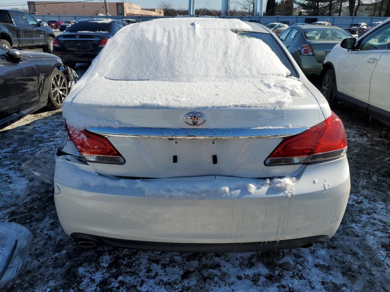 2011 Toyota Avalon - Image 6