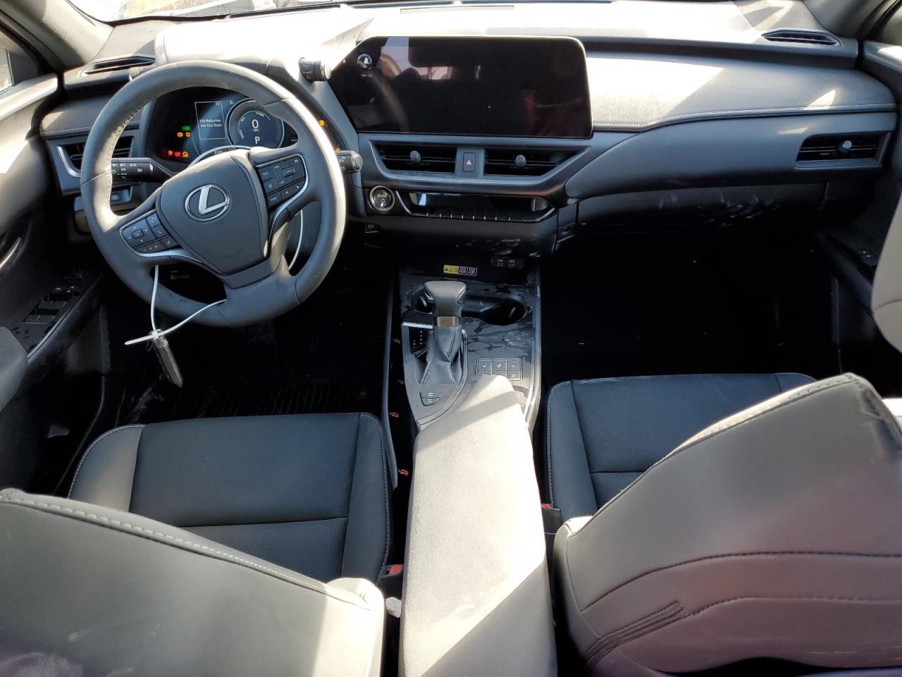 2024 Lexus UX - Image 8