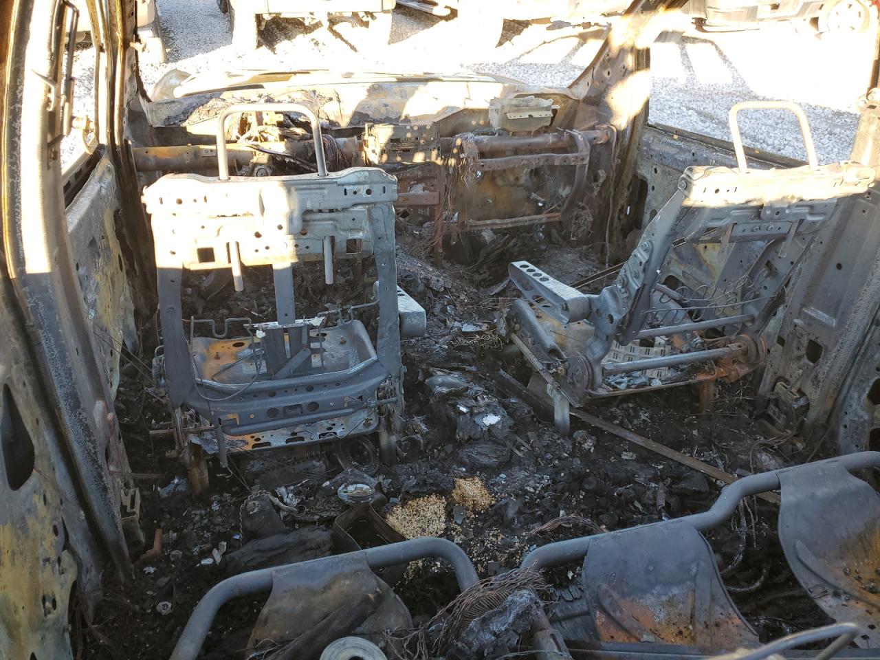 2005 Nissan Titan - Image 8