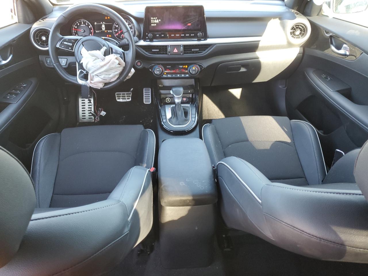 2023 Kia Forte - Image 8