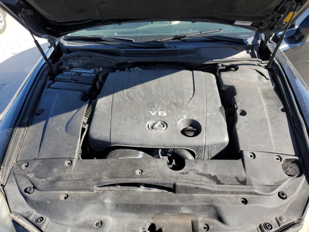 2010 Lexus IS - Image 12