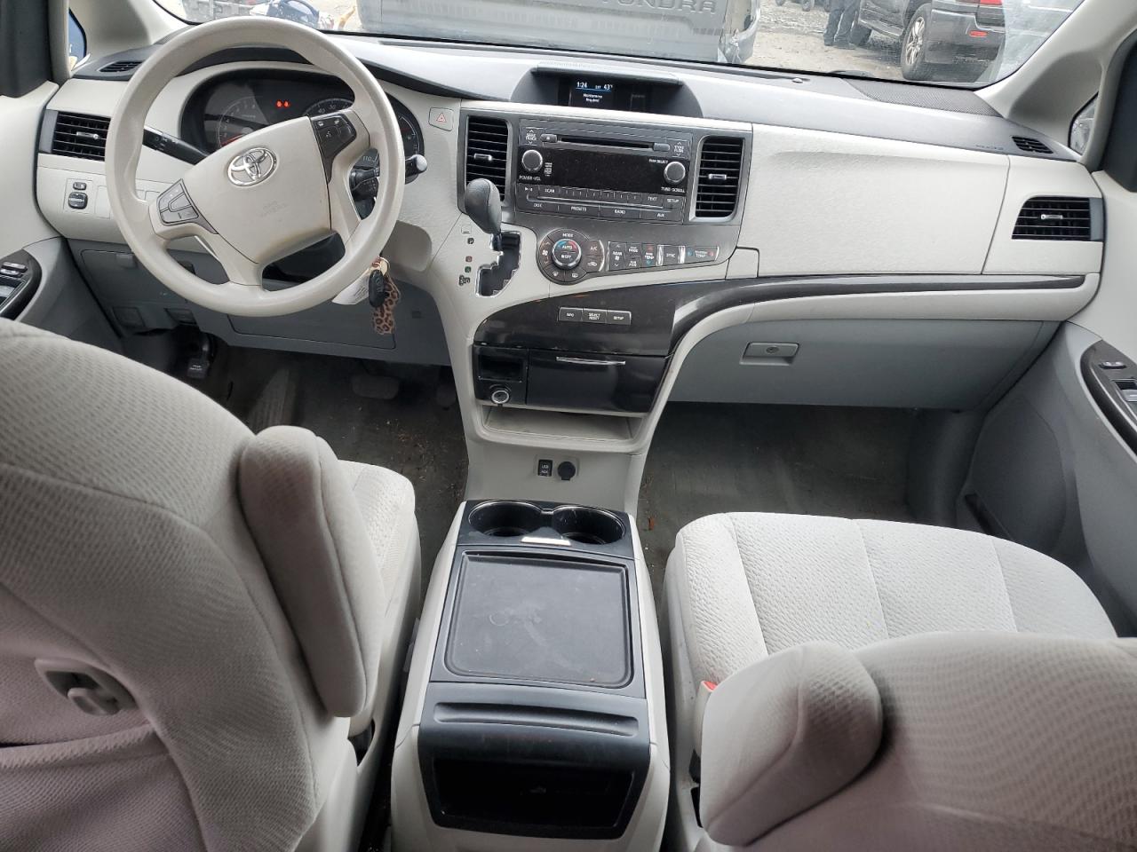 2014 Toyota Sienna - Image 8