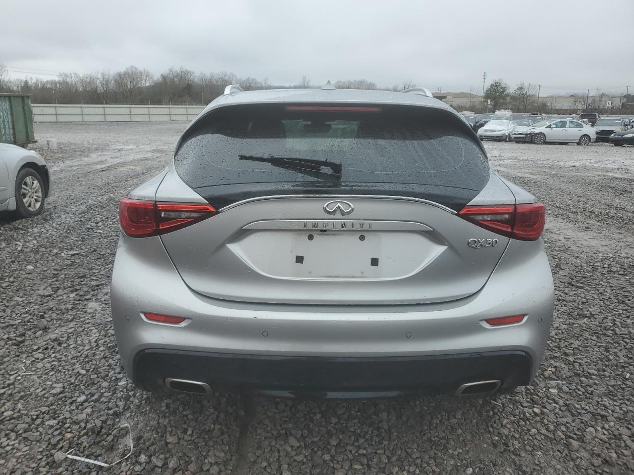 2017 Infiniti QX30 - Image 6