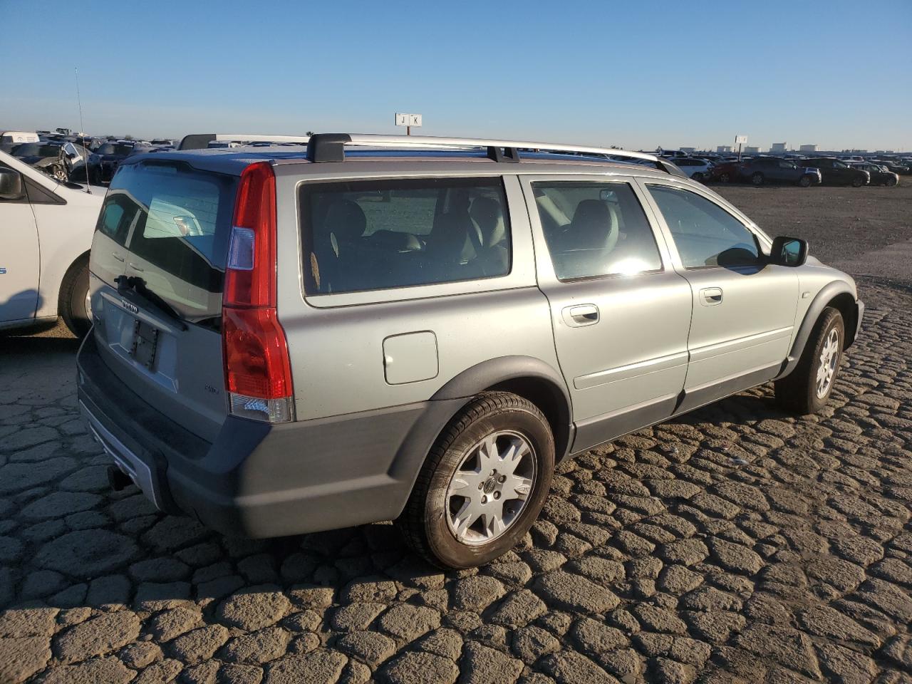 2005 Volvo XC70 - Image 3