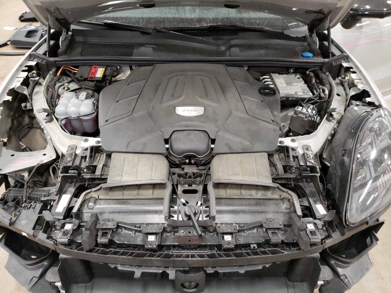 2020 Porsche Cayenne - Image 12