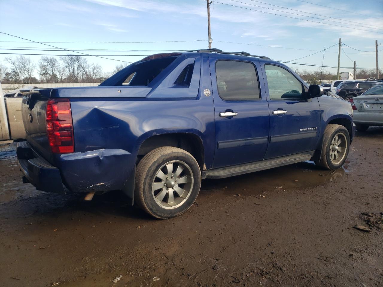 2013 Chevrolet Avalanche - Image 3