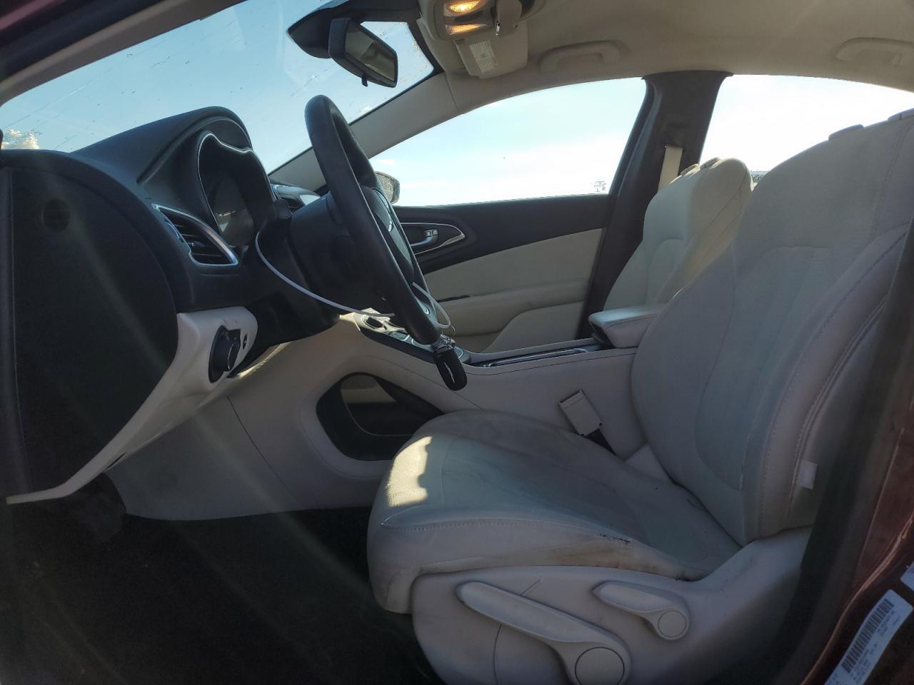 2016 Chrysler 200 - Image 7