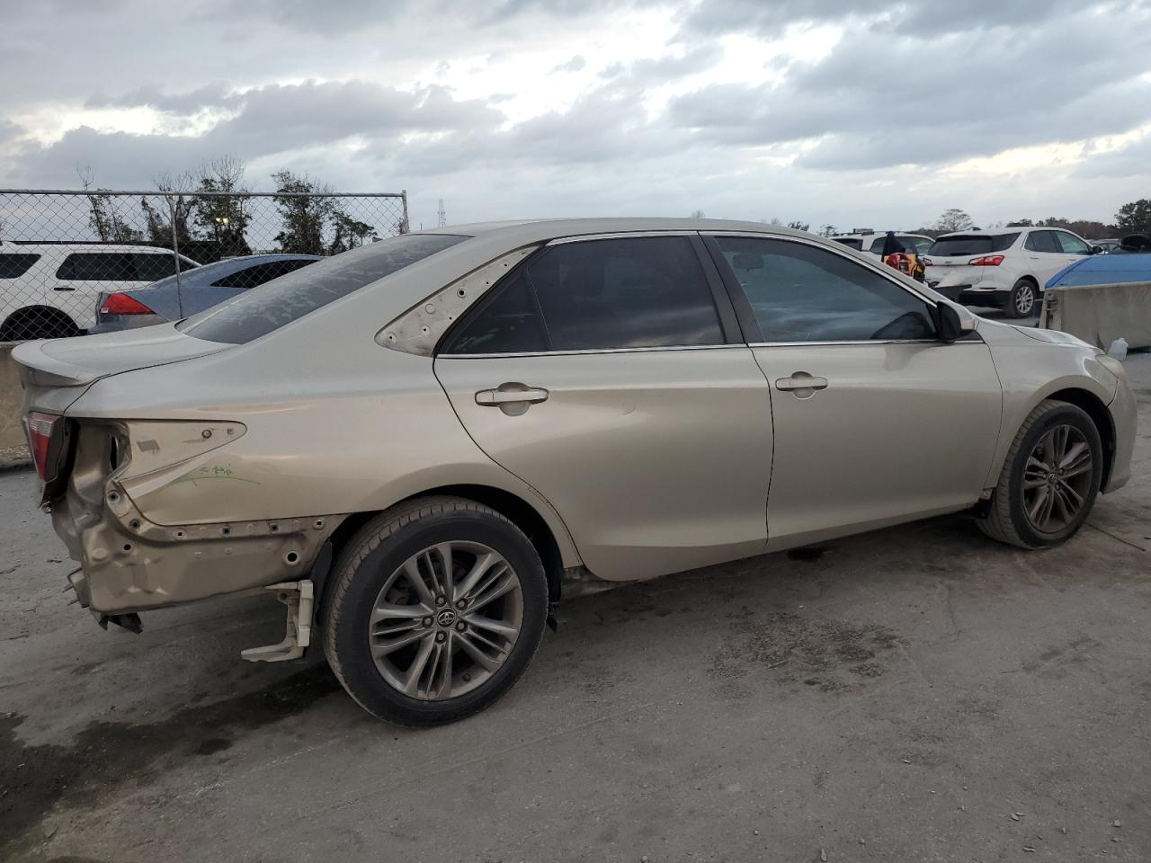 VIN 4T1BF1FK4FU061418 2015 TOYOTA CAMRY no.3