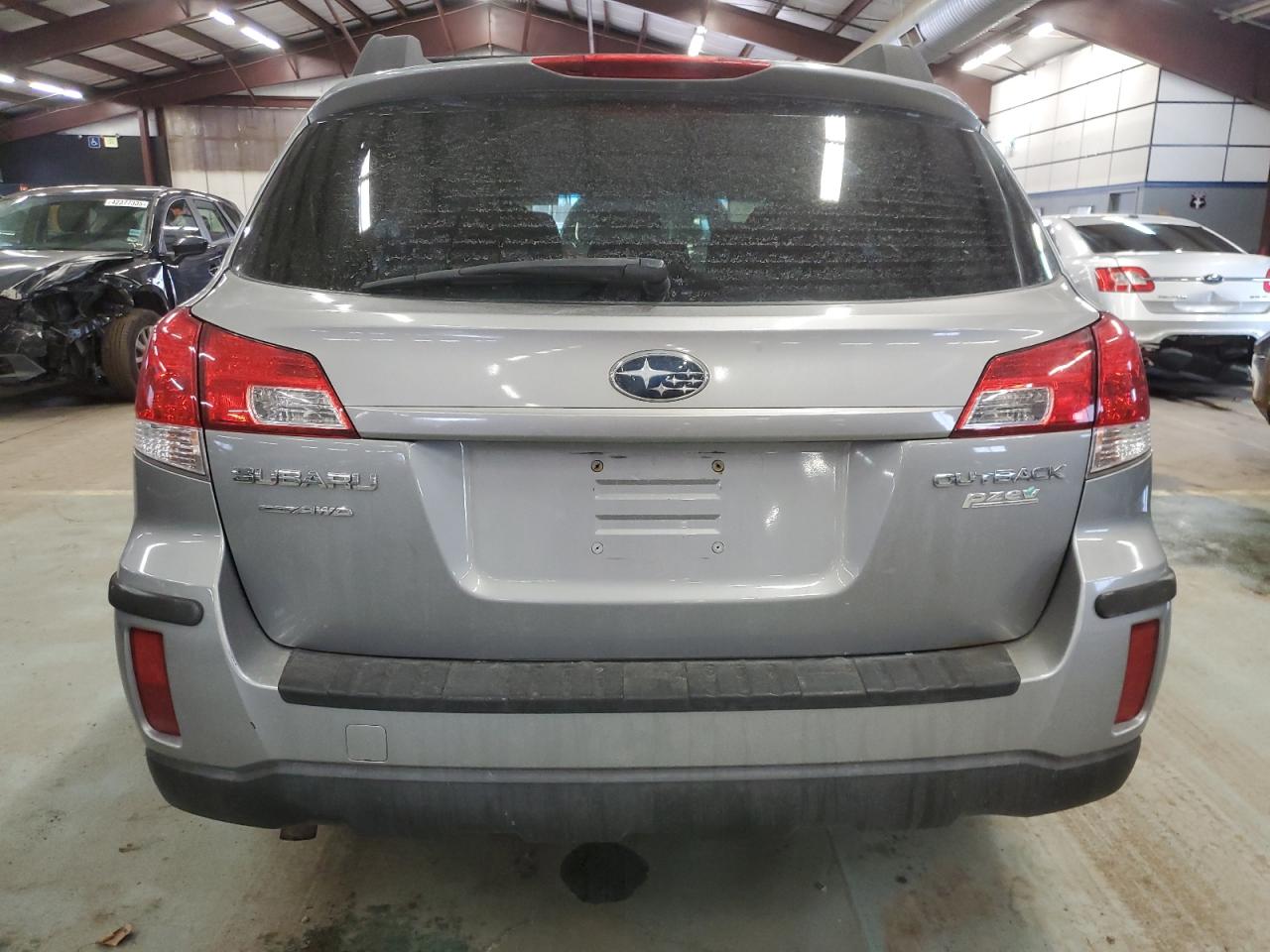 2010 Subaru Outback - Image 6