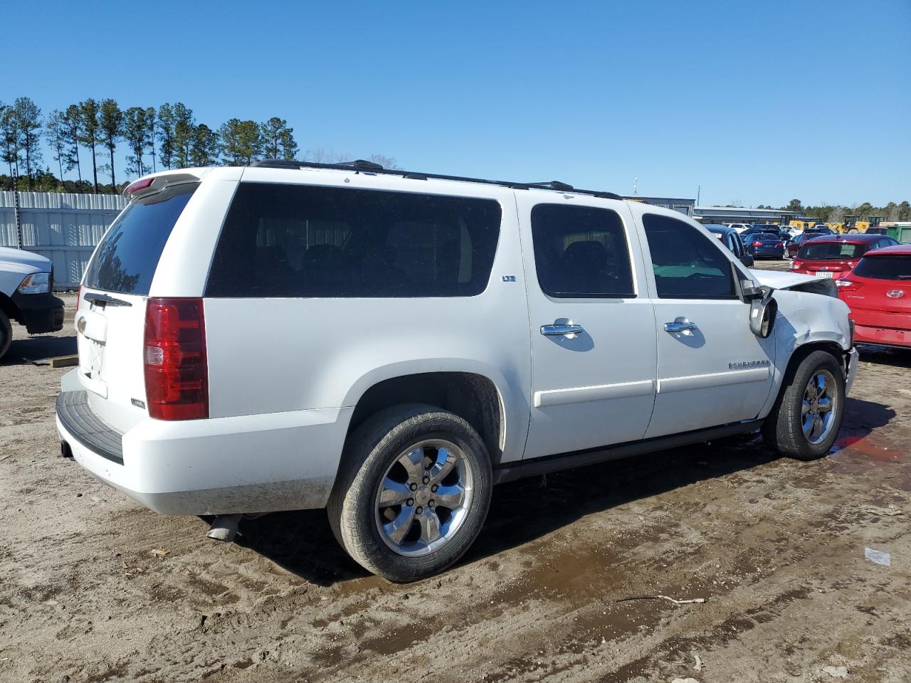 2007 Chevrolet Suburban - Image 3