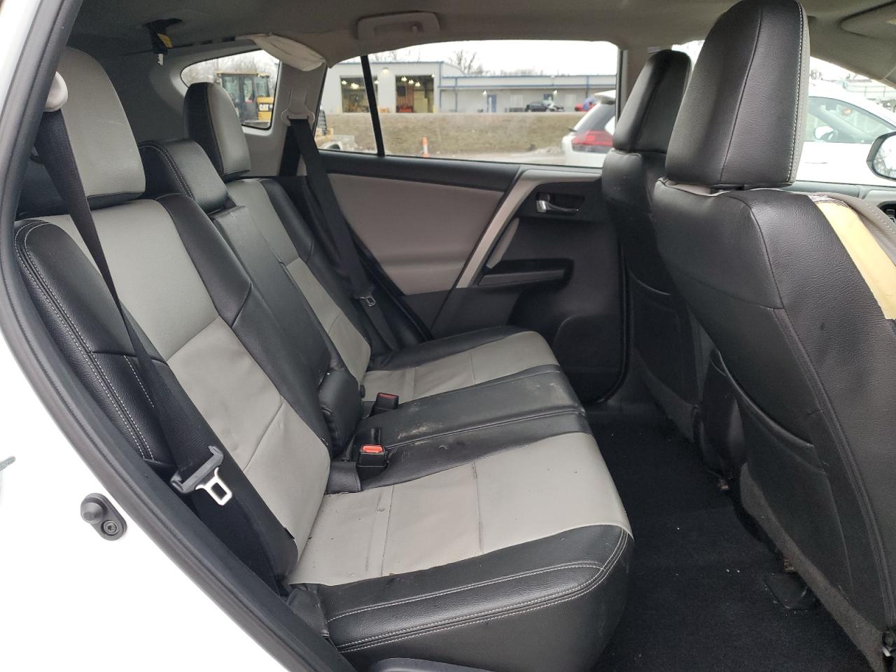 2018 Toyota RAV 4 - Image 11