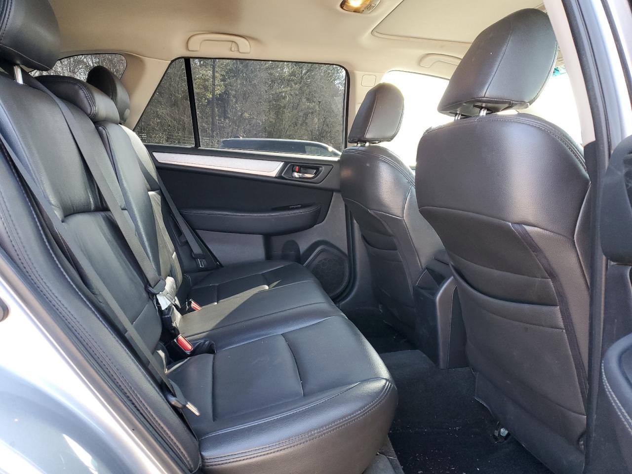 2015 Subaru Outback - Image 11