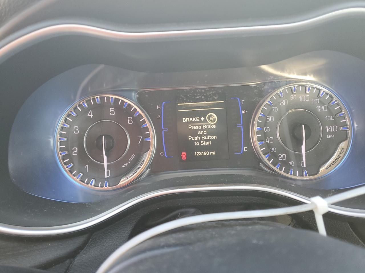2016 Chrysler 200 - Image 9