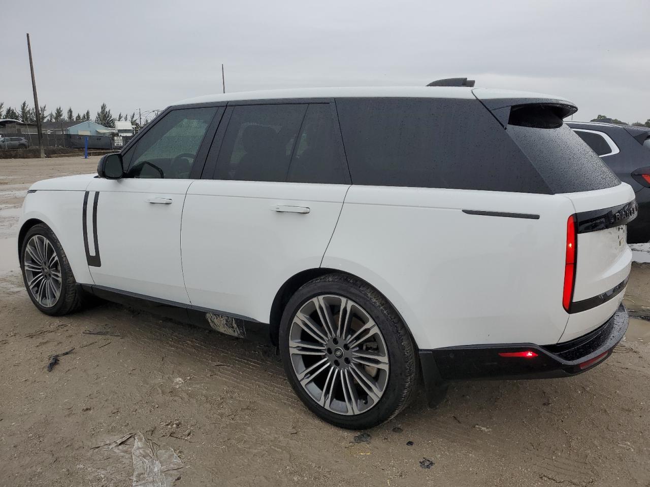 2023 Land Rover Range Rover - Image 2