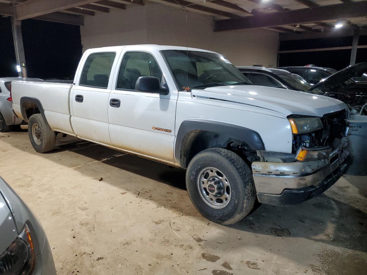2004 Chevrolet Silverado - Image 4
