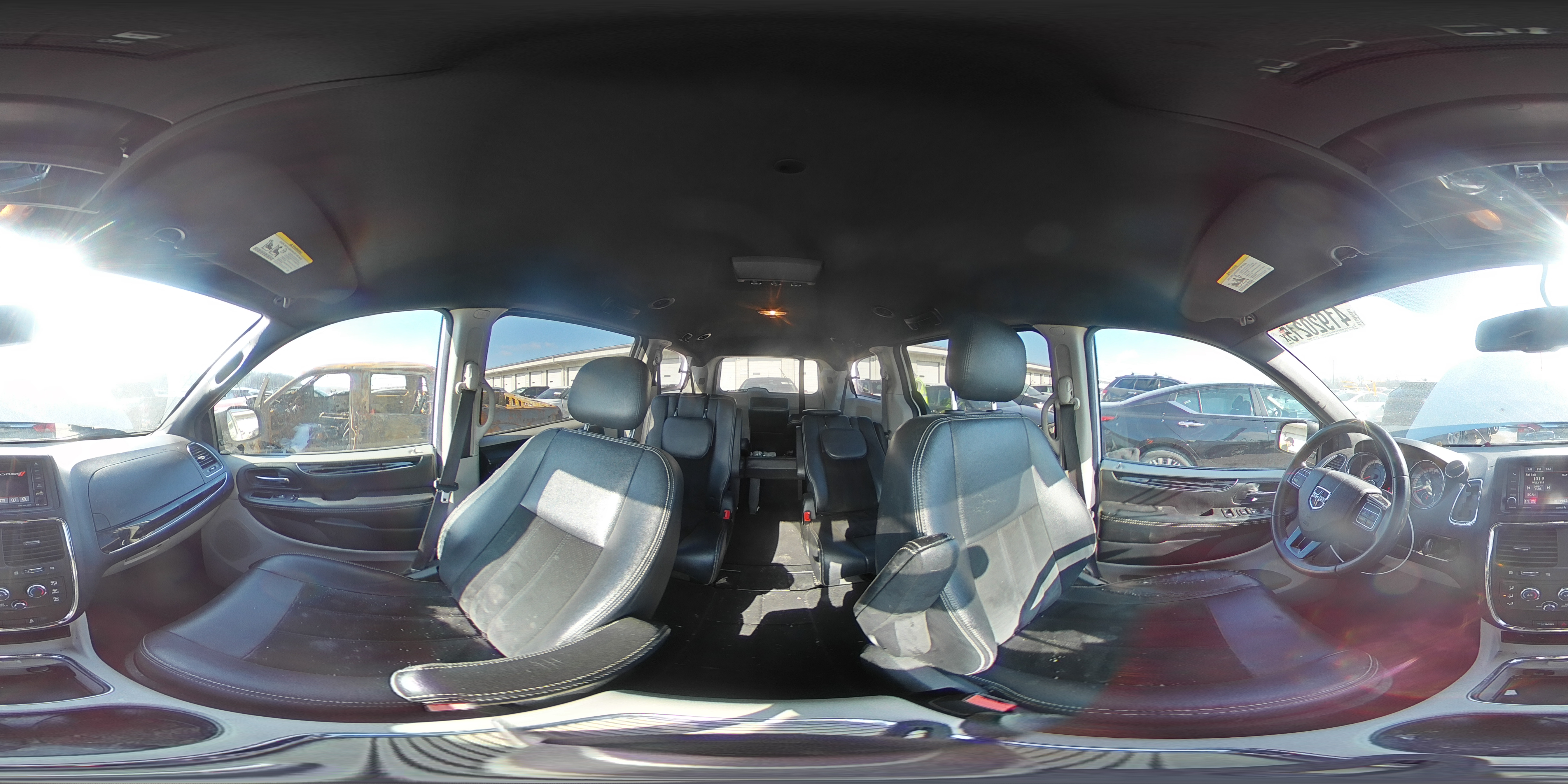 2017 Dodge Caravan - Image 13