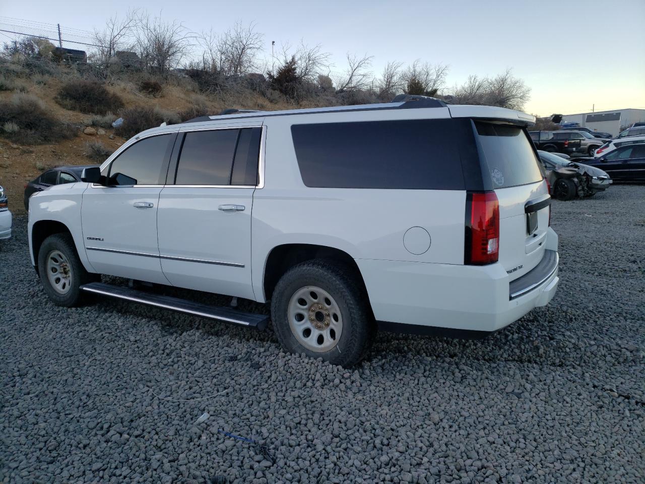 2015 GMC Yukon - Image 2