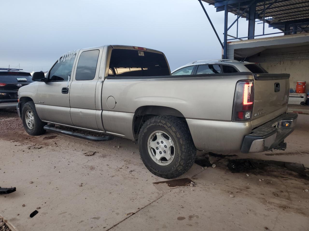2000 Chevrolet Silverado - Image 2