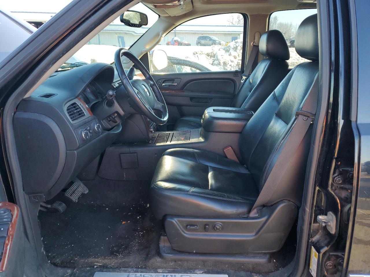 2011 Chevrolet Suburban - Image 7