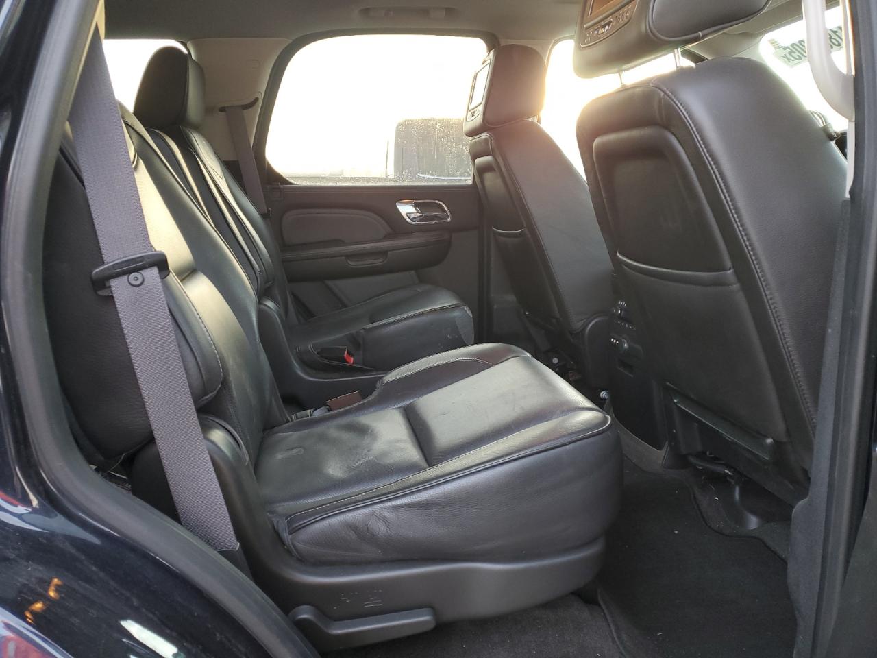 2013 Cadillac Escalade - Image 11