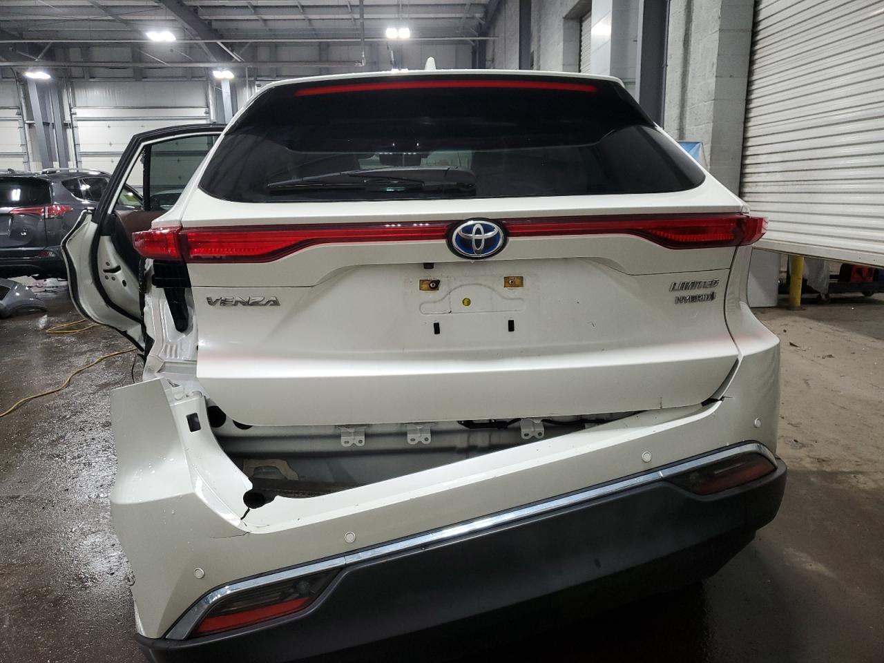 2021 Toyota Venza - Image 6