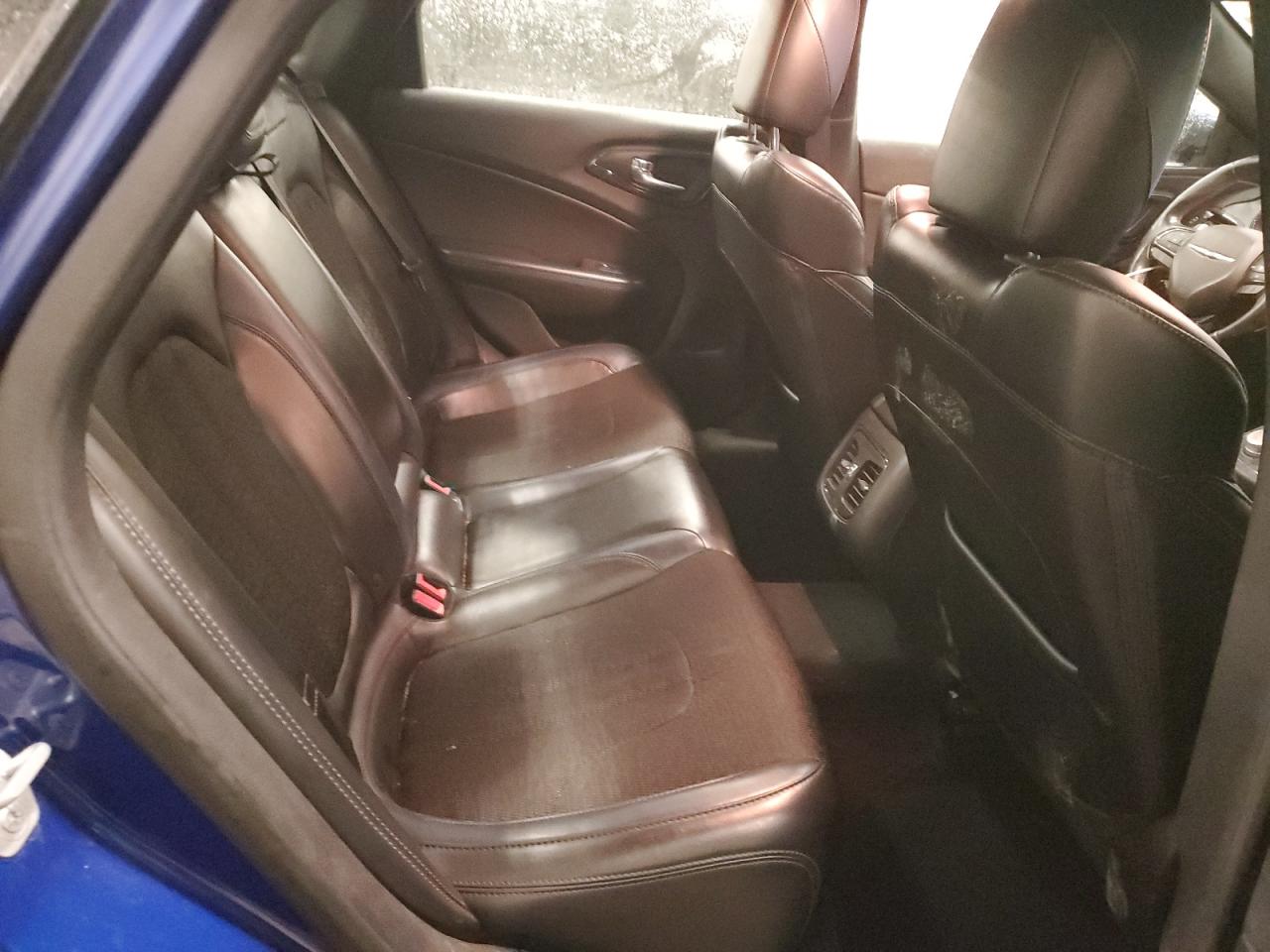2015 Chrysler 200 - Image 10