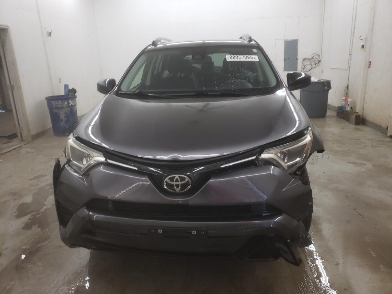 2018 Toyota RAV 4 - Image 5