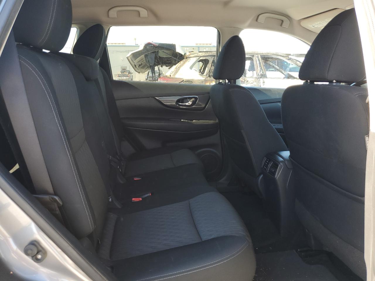 2017 Nissan Rogue - Image 11