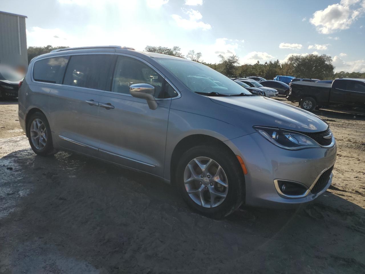 2019 Chrysler Pacifica - Image 4