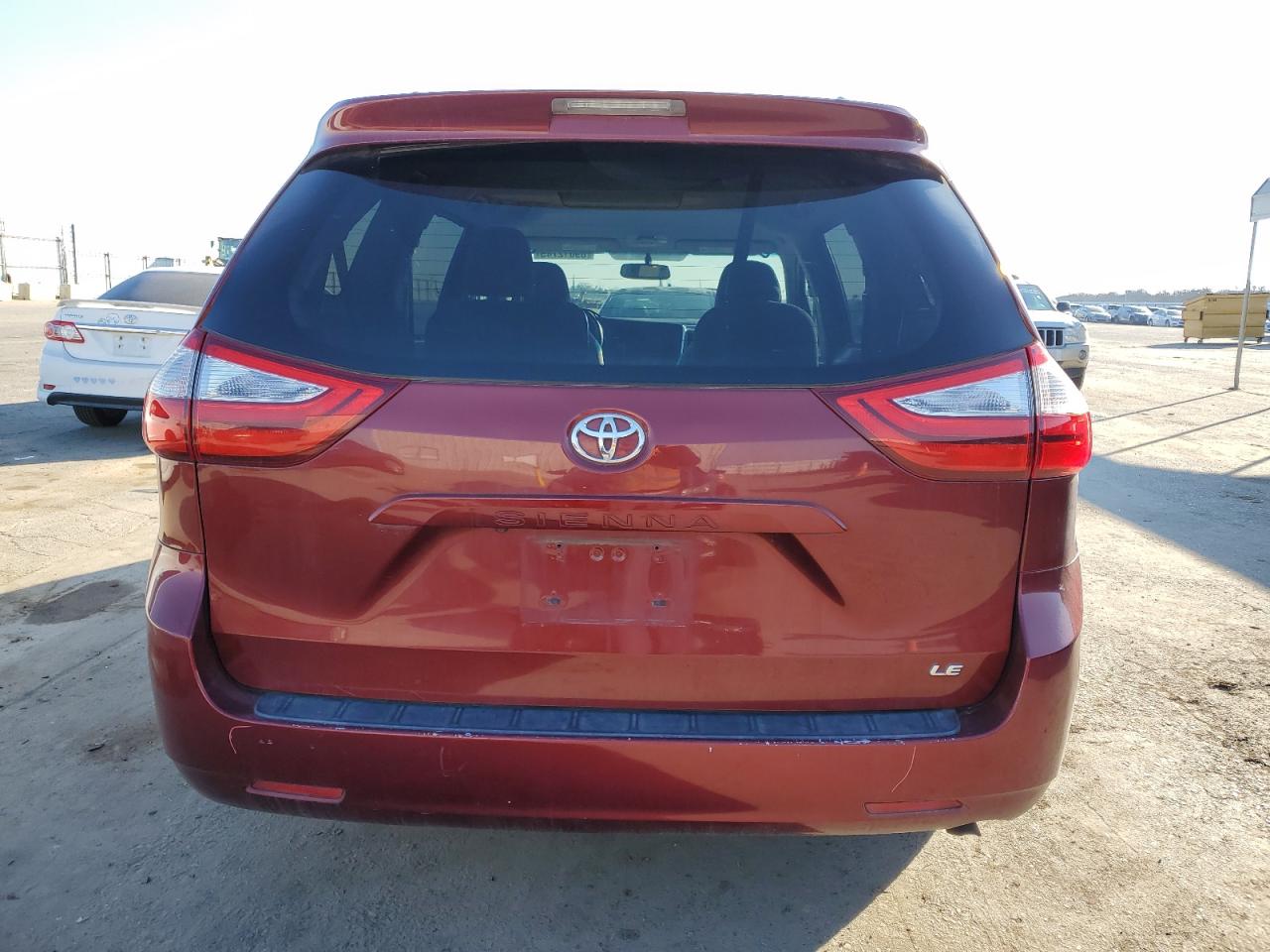 2017 Toyota Sienna - Image 6