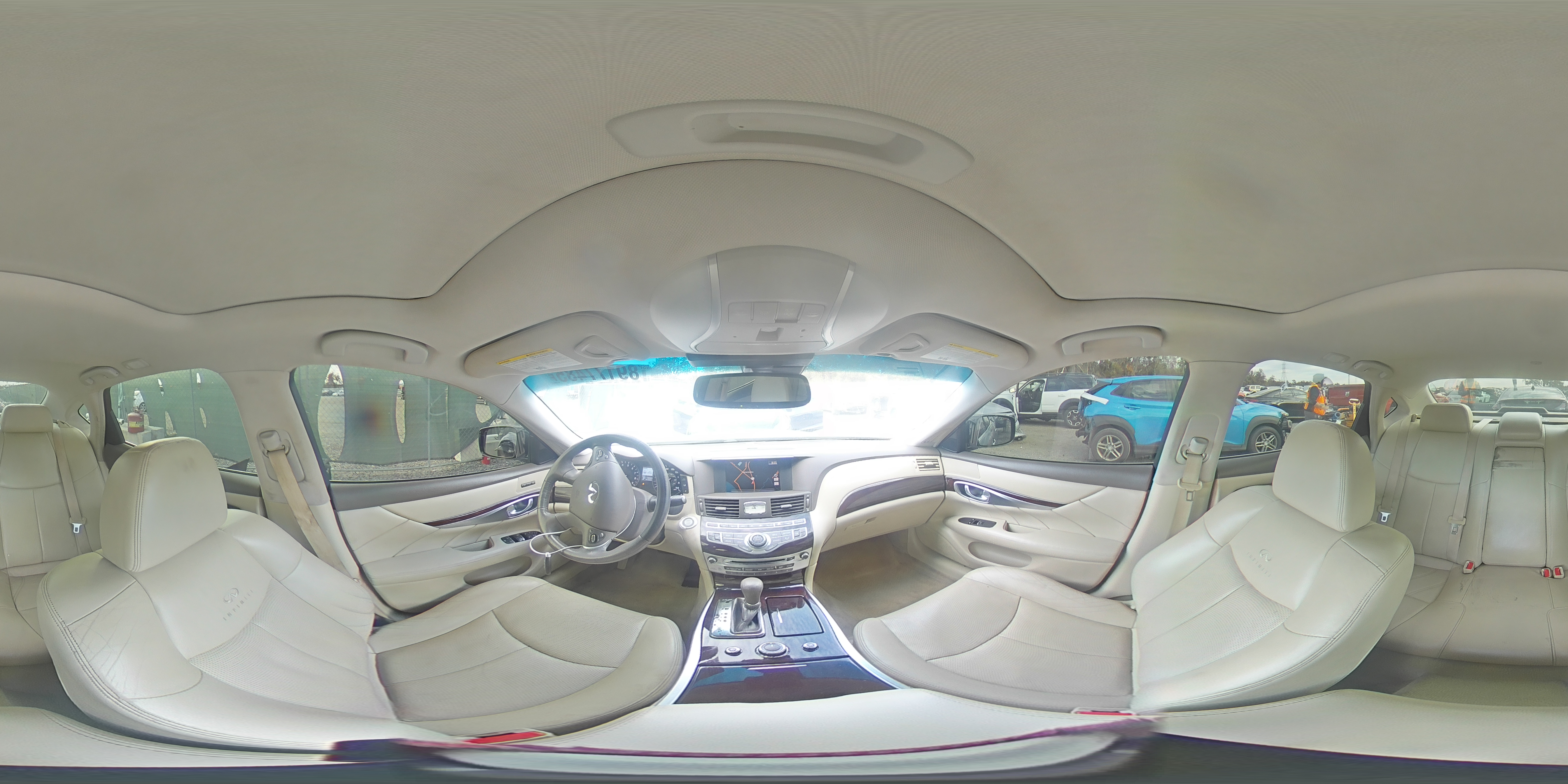 2012 Infiniti M - Image 13