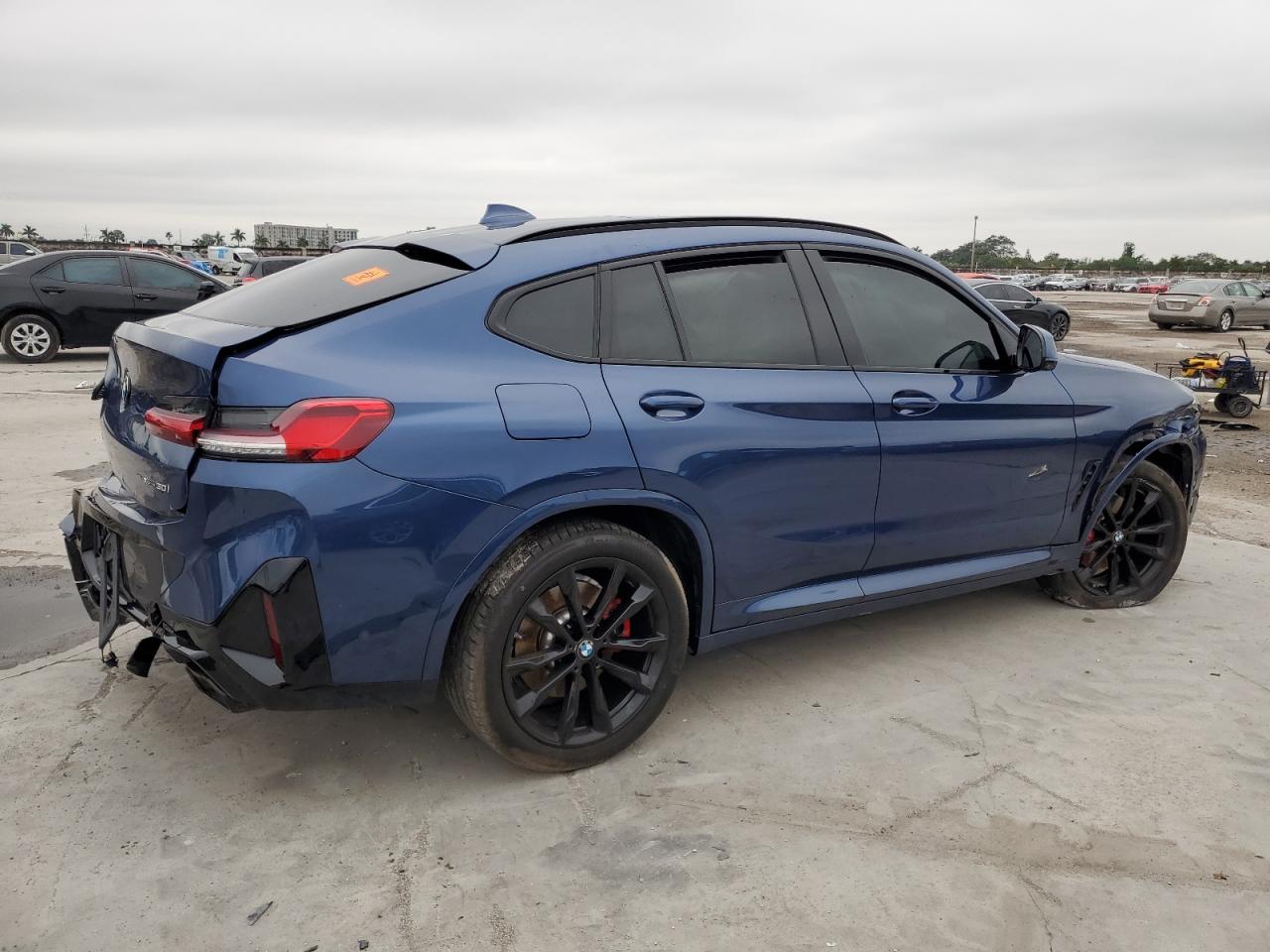 2024 BMW X4 - Image 3