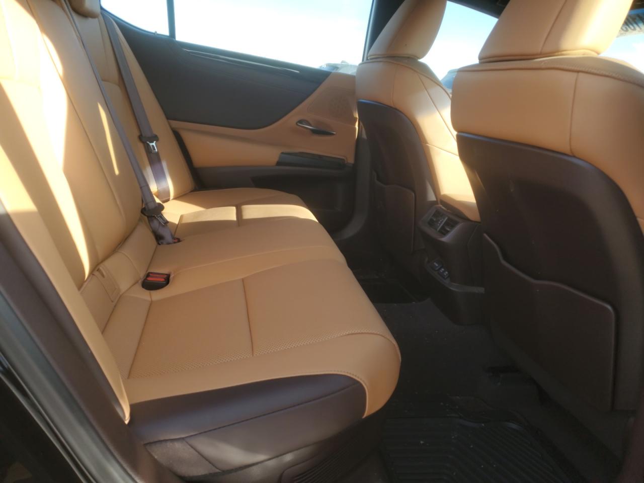 2019 Lexus ES - Image 10