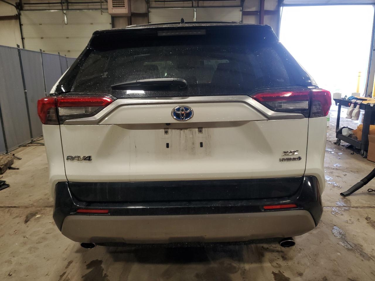 2022 Toyota RAV 4 - Image 6